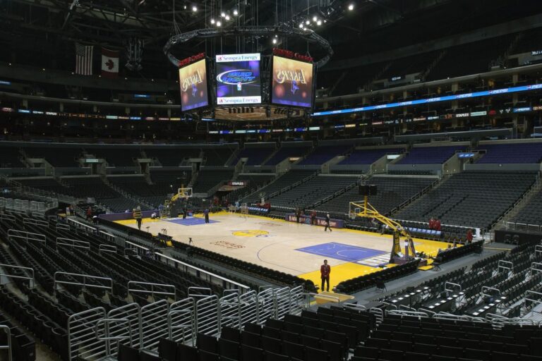 Inicia la temporada 20-21 de la NBA con arenas vacías