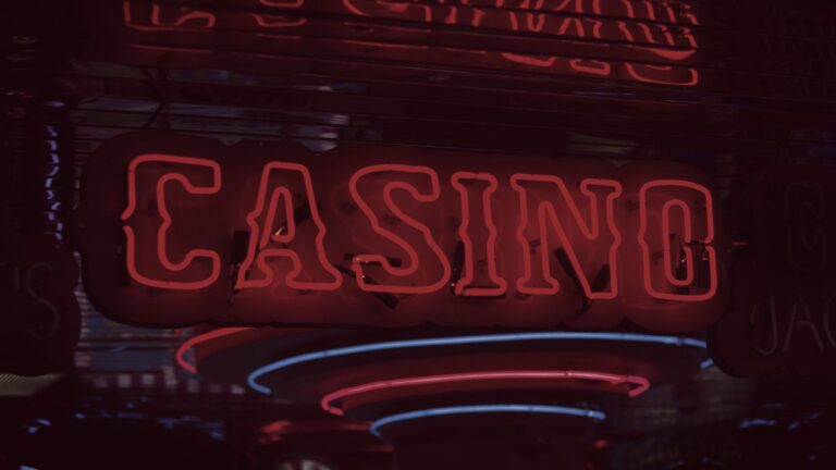 ¿Qué juegos de casino son los más populares y qué variantes poseen?