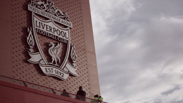 Los dueños del Liverpool podrían vender al club en los próximos meses